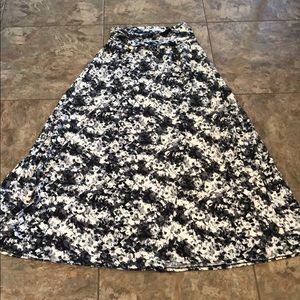 Joe B black, grey, white maxi skirt size L